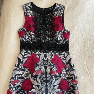 Warehouse (UK brand) Gorgeous Floral Dress w/ Lace Detail - UK size10 - US size4